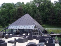 Pyramide im See als Tourismusprojekt - kaerntenkult